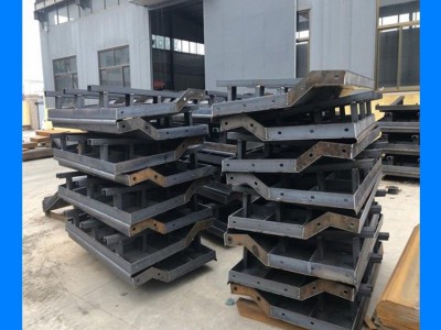 【防撞墙钢模具样式形态 公路防撞墙钢模具即合理调配】图3